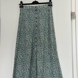 Pull and bear floral skirt